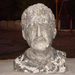 Monumento al Jinete (Busto de Ismael Santamaria) - Cacharí
