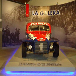 Continúa la exposición de autos antiguos en el Museo Emiliozzi