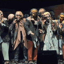 La murga uruguaya "Agarrate Catalina" se presenta en el Teatro Español