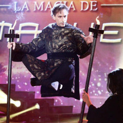 El mago Emanuel presenta "Contracara - Stand Up Magic” en el Español