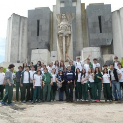 Visita guiada al Circuito Cultural Cementerio Único con alumnos del Colegio San Cayetano