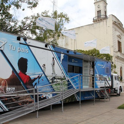 El imponente trailer de promoción del Ministerio de Turismo de la Nación se encuentra en Azul