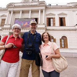 Turistas holandeses de visita en Azul