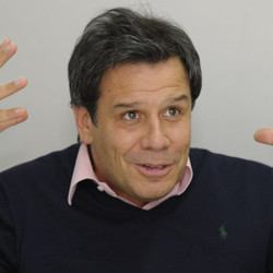 El neurocientífico Facundo Manes se presentará en Club Independiente